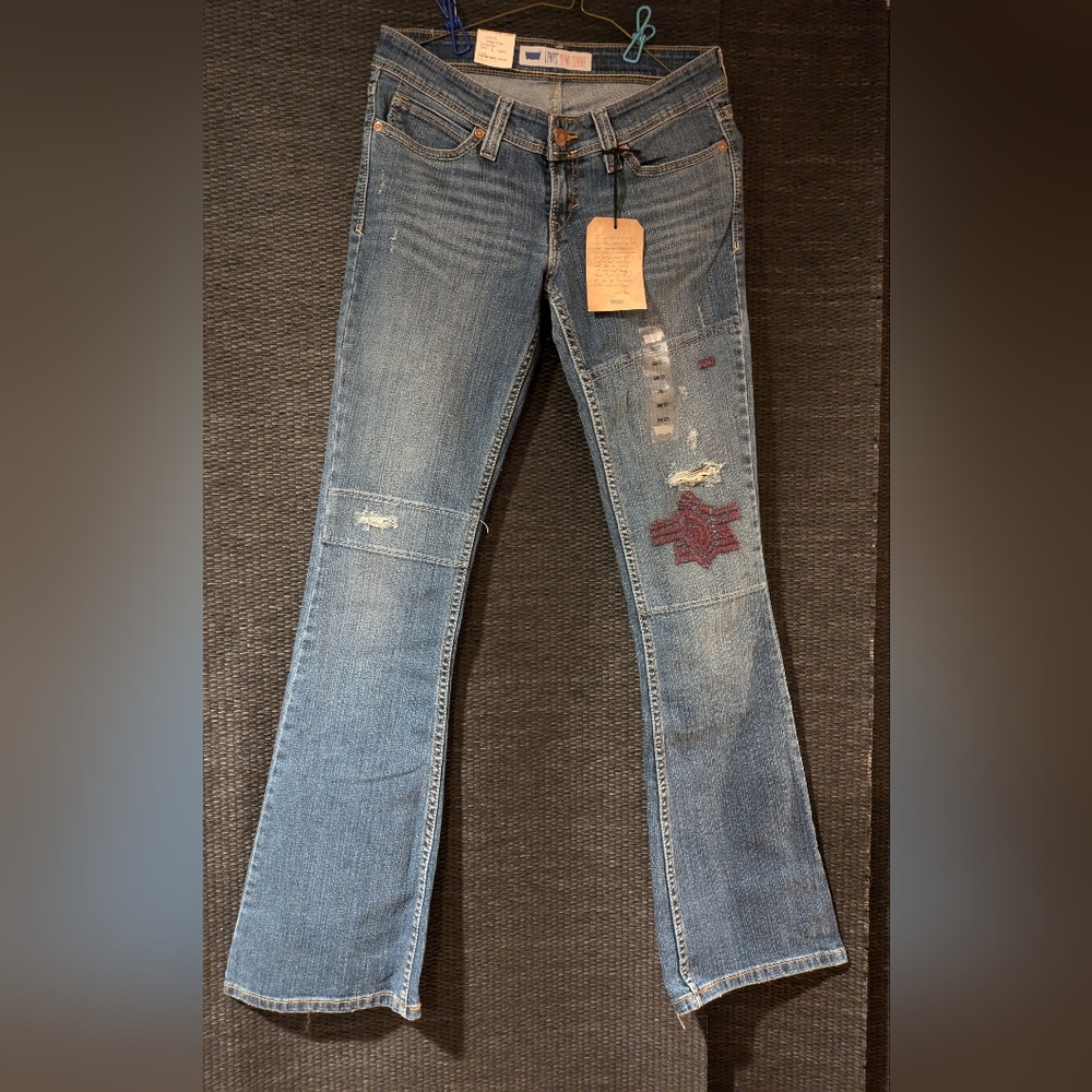 NWT Levi's Demi Curve Embroidered Jeans